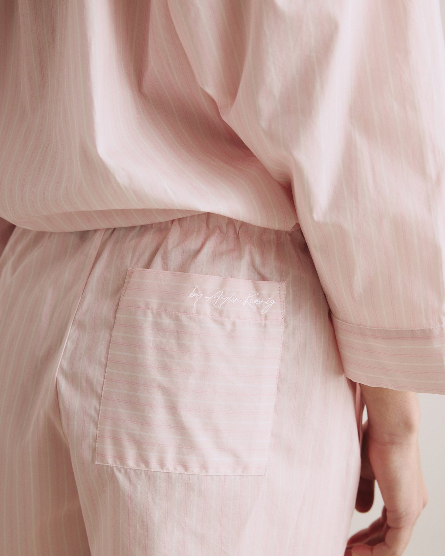 Shorts AVI - by Aylin Koenig