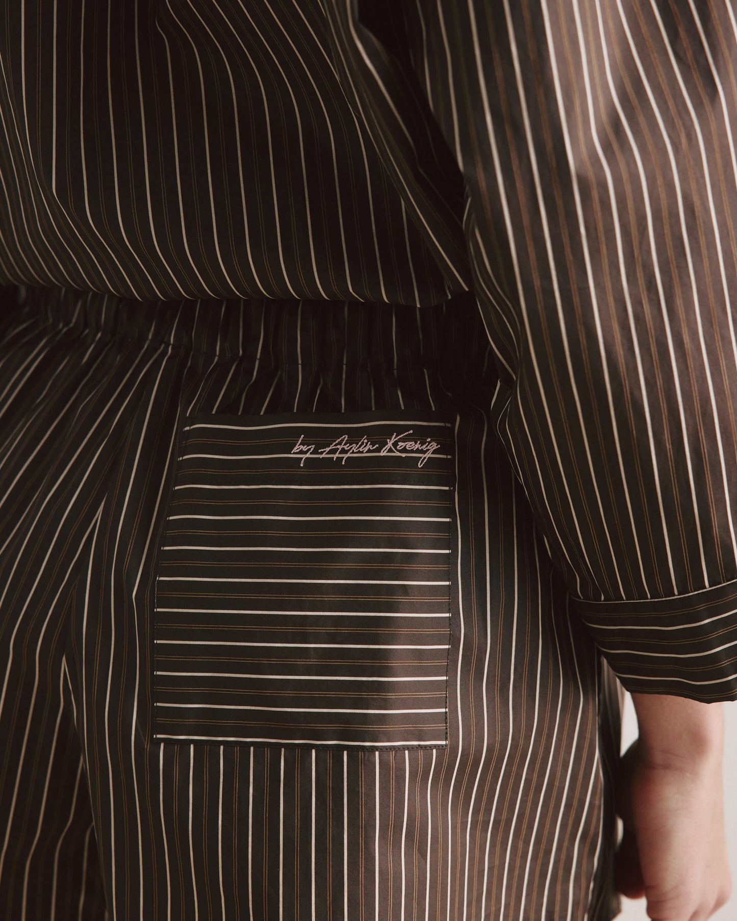 Shorts AVI - by Aylin Koenig