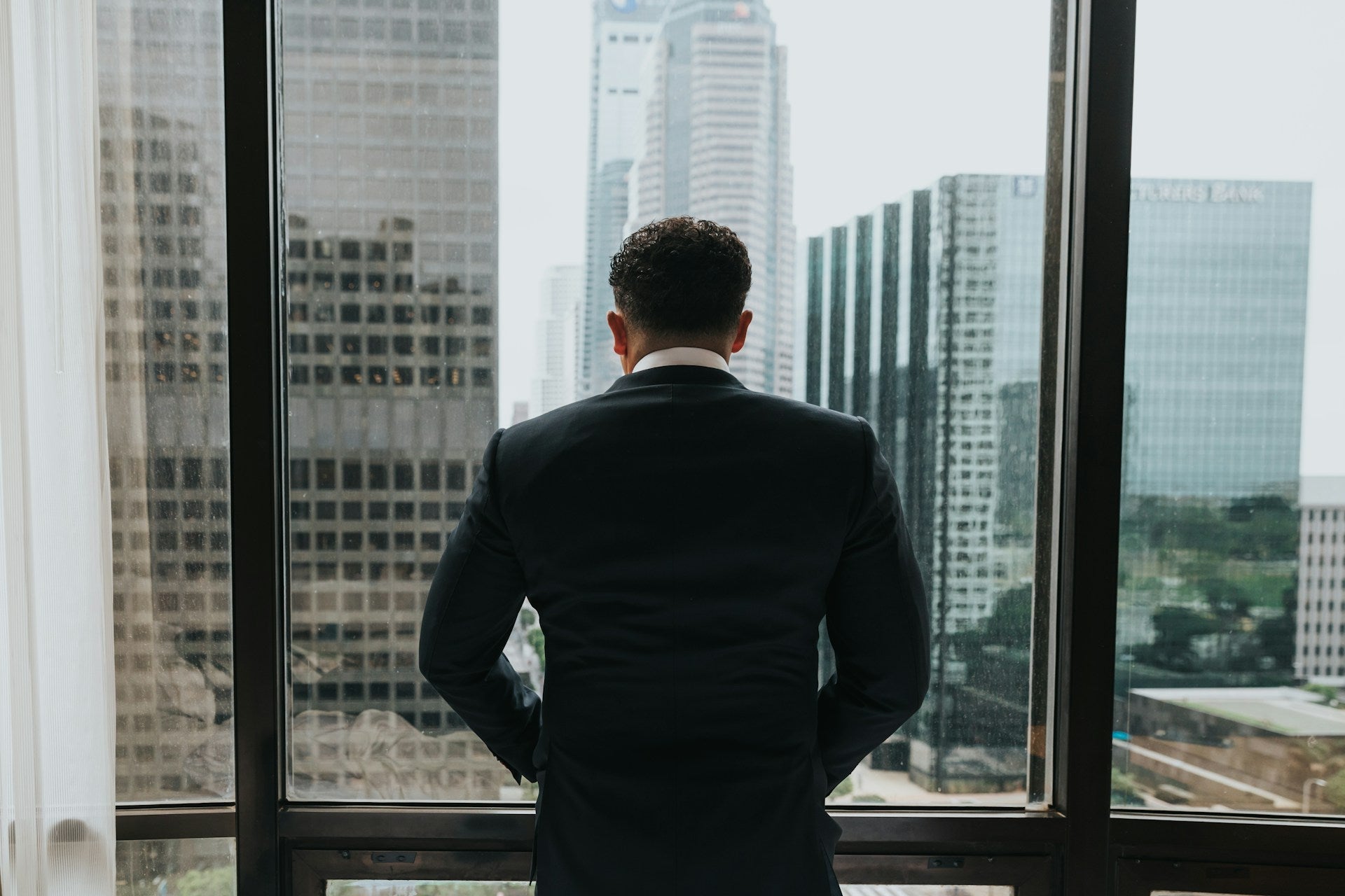 Business Casual Männer: Eleganz trifft auf Komfort - by Aylin Koenig