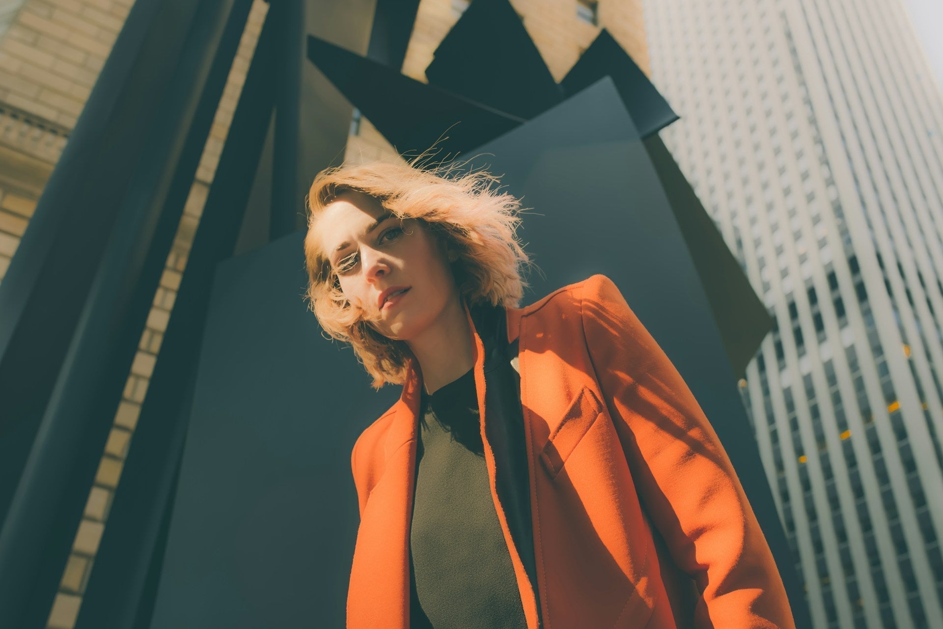 Casual Chic Style Frauen: Eleganz trifft auf Bequemlichkeit - by Aylin Koenig