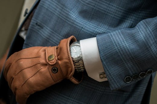 Das Erbe des Stils: Wie man den Old Money Look für Männer rockt - by Aylin Koenig
