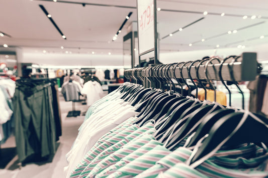 Die besten Fakten: Fast Fashion Statistik für bewusste Käufer - by Aylin Koenig
