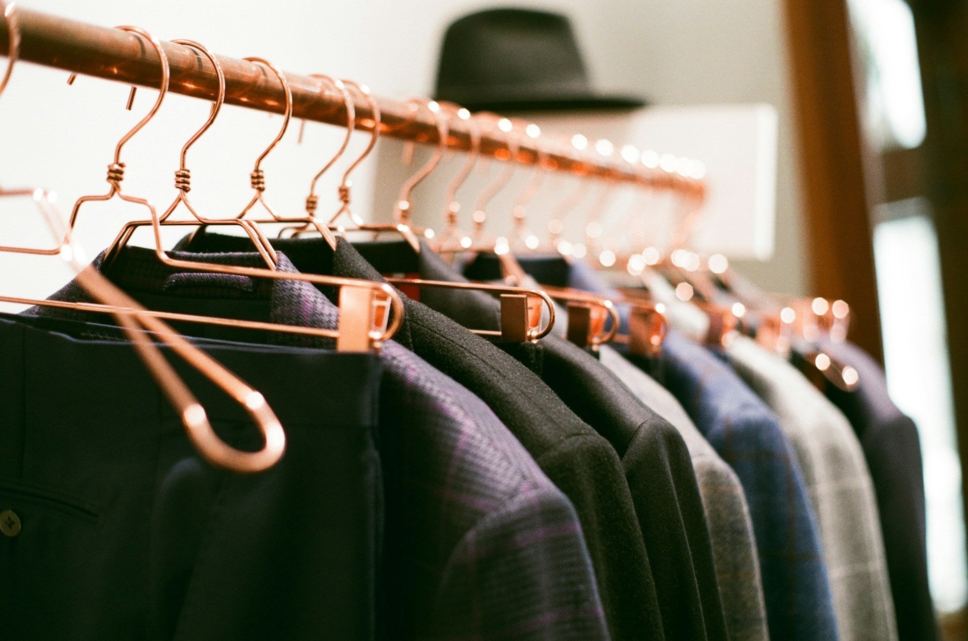 Die Definition von Slow Fashion: Nachhaltigkeit für deinen Kleiderschrank - by Aylin Koenig