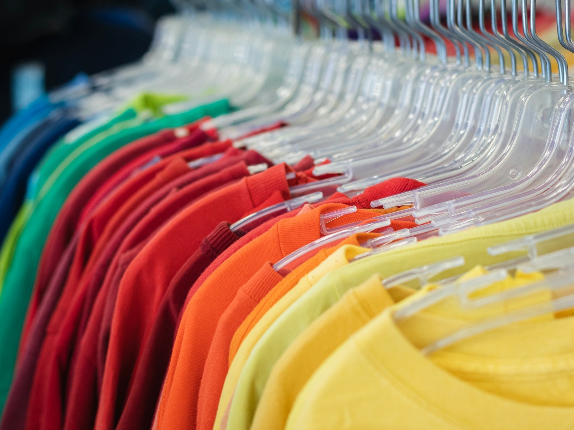 Die versteckten Nachteile von Fast Fashion, die du kennen solltest - by Aylin Koenig