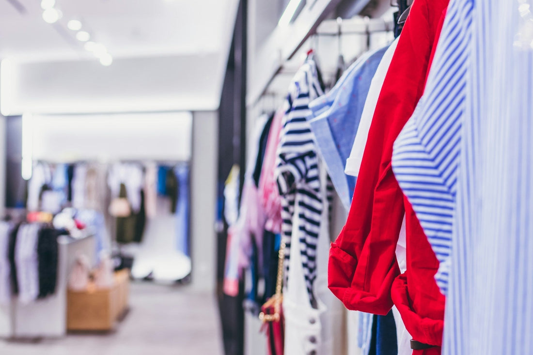 Die Wahrheit über Fast Fashion: Was du wissen solltest - by Aylin Koenig