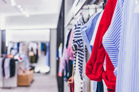 Die Wahrheit über Fast Fashion: Was du wissen solltest - by Aylin Koenig