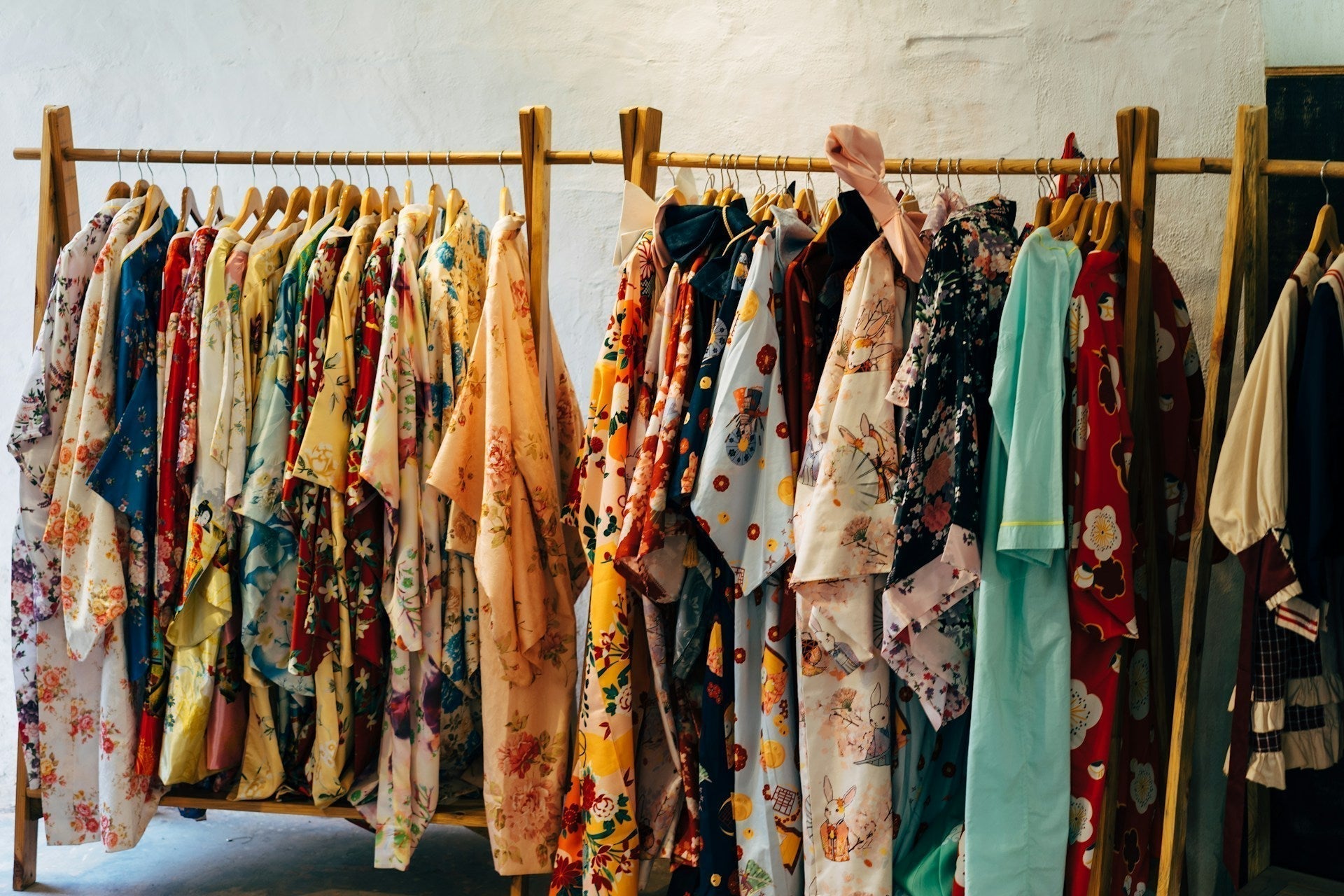 Fast Fashion: Die Vorteile, die deinen Kleiderschrank retten - by Aylin Koenig