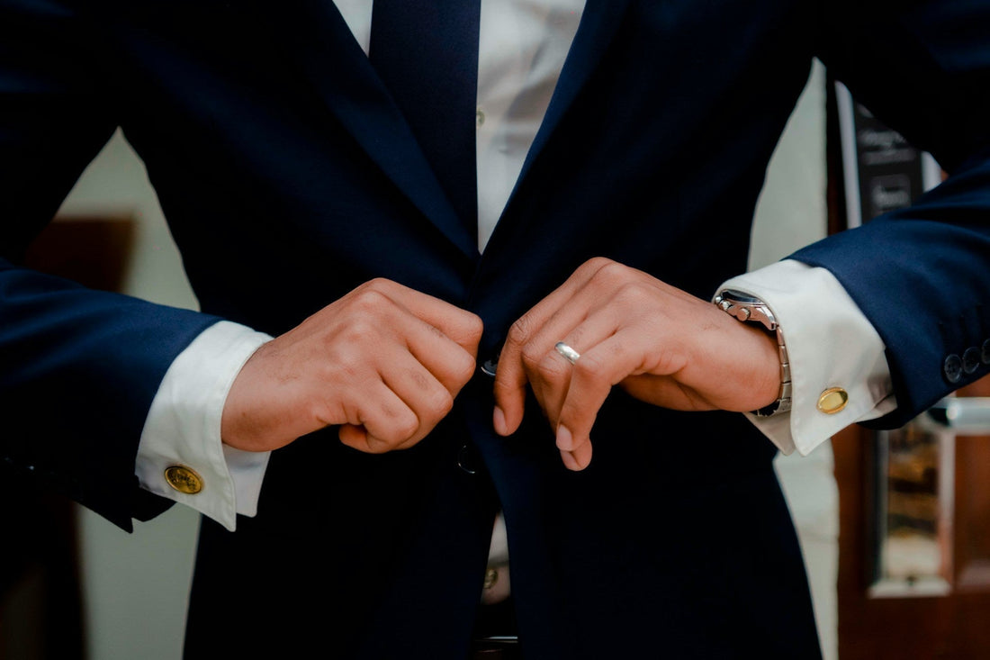 Schick und elegant: Dein Guide für den Black Tie Event - by Aylin Koenig