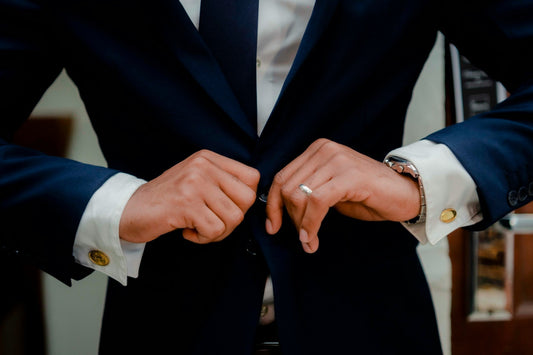 Schick und elegant: Dein Guide für den Black Tie Event - by Aylin Koenig