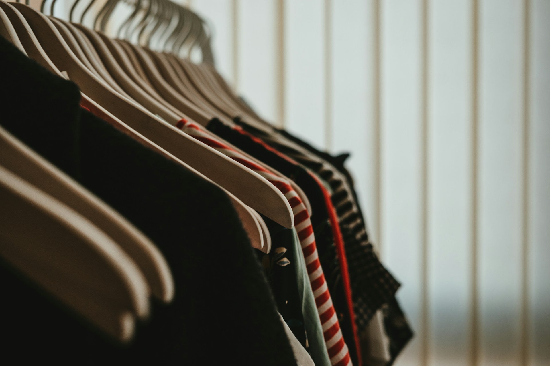 Slow Fashion: Deine Wahl für positive soziale Veränderungen - by Aylin Koenig