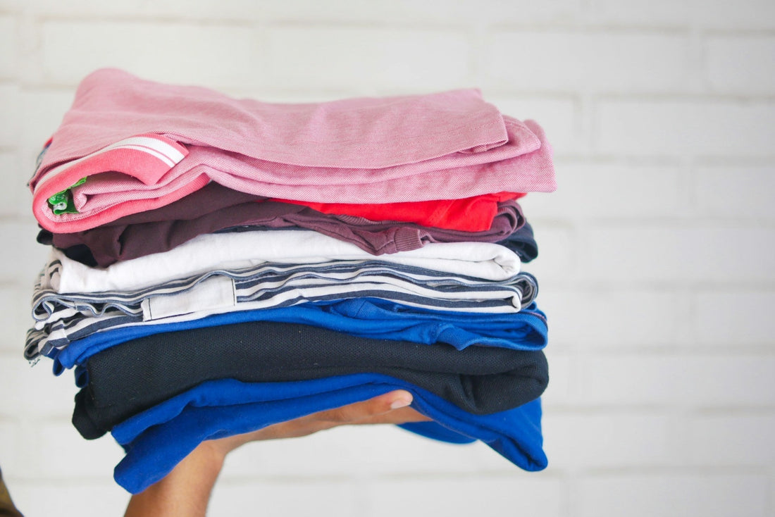 So beeinflussen Fast Fashion Arbeitsbedingungen die Umwelt - by Aylin Koenig