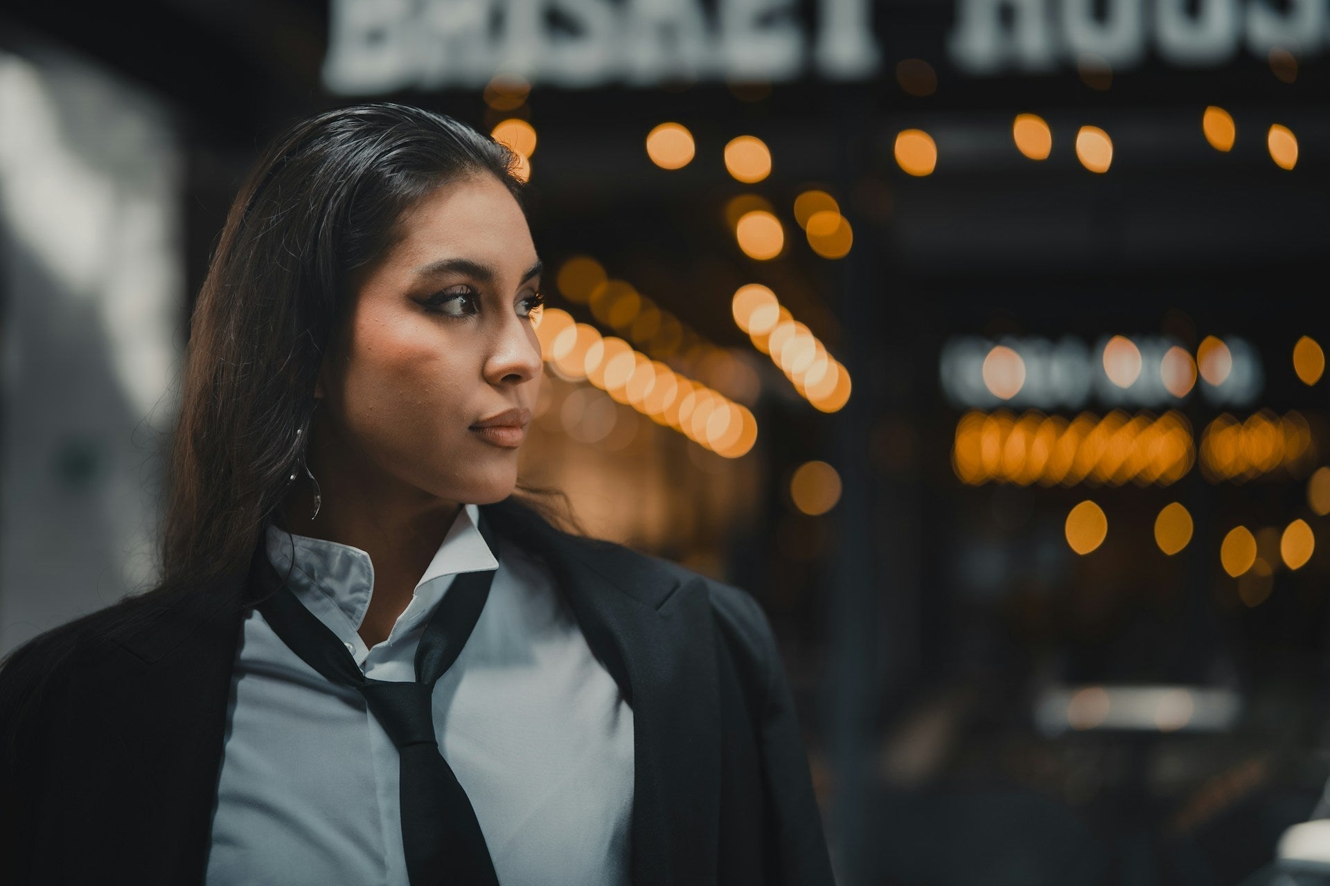 So gelingt der Business Casual Look mühelos und elegant - by Aylin Koenig