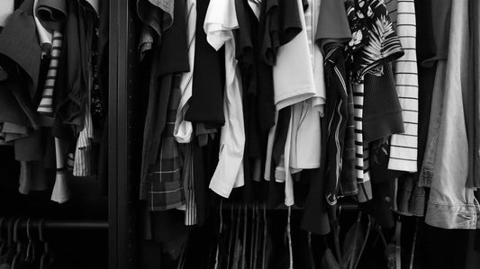 Stilvoll Simplifiziert: Capsule Wardrobe Liste für Effizientes und Trendorientiertes Styling - by Aylin Koenig