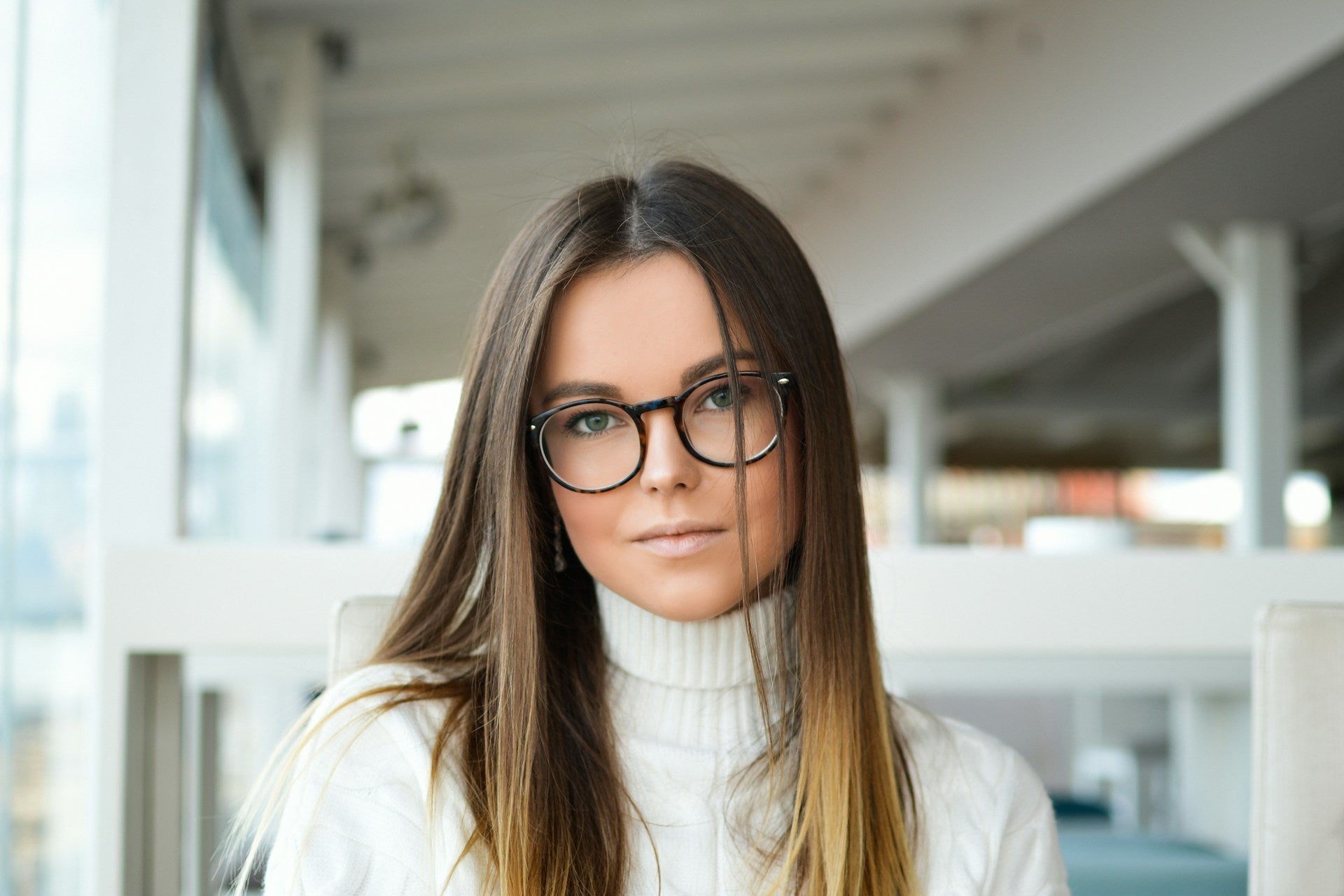 Wie man den smart casual Look mühelos umsetzt - by Aylin Koenig