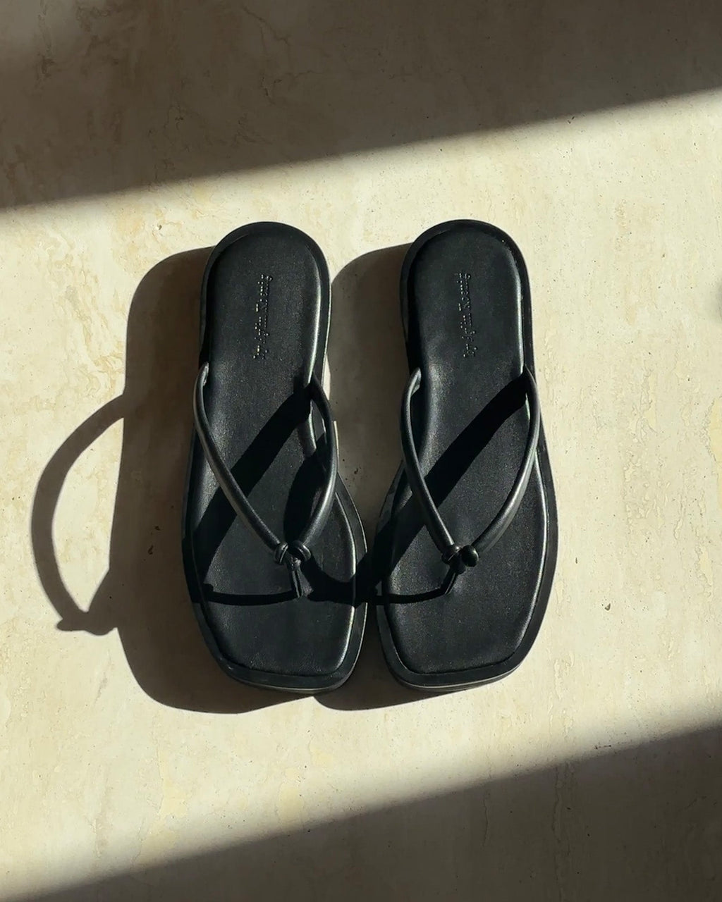 Flip Flops FLIPPA - by Aylin Koenig