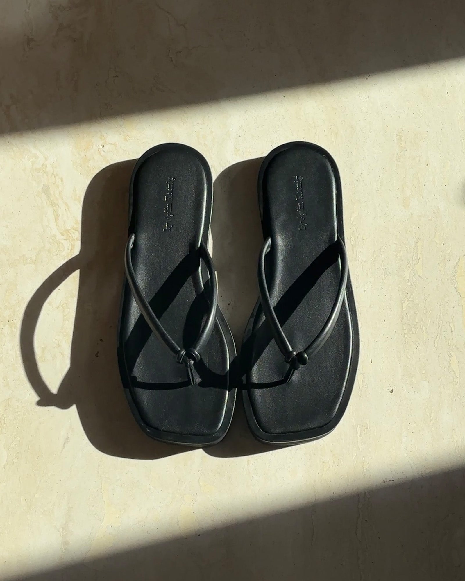 Flip Flops FLIPPA - by Aylin Koenig