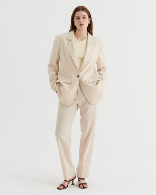 Heel EVE - by Aylin Koenig