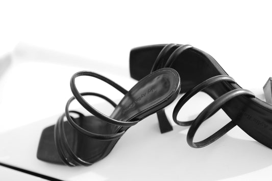 Heel EVE - by Aylin Koenig