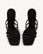 Heel EVE - by Aylin Koenig