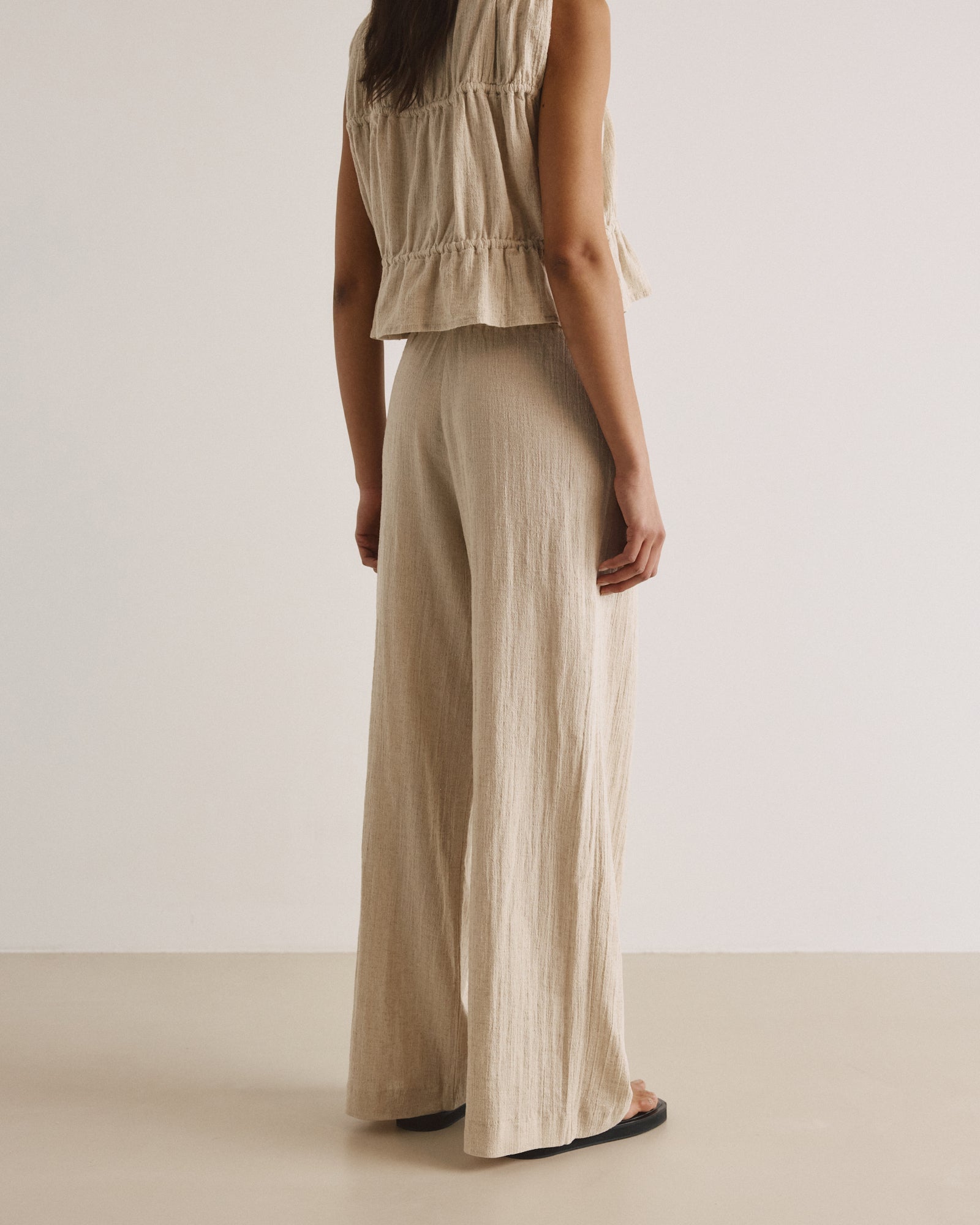 Hose EMMI - by Aylin Koenig