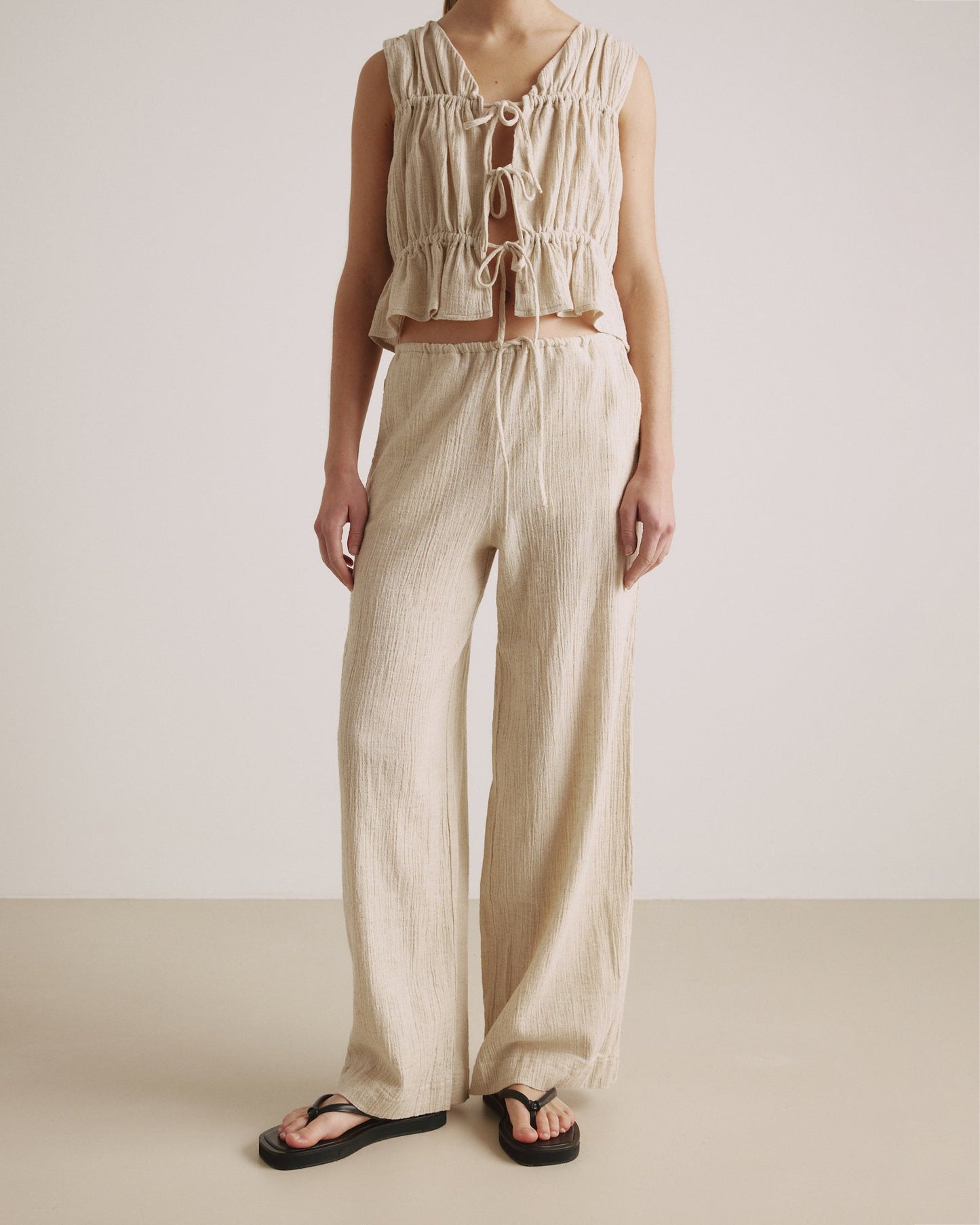 Hose EMMI - by Aylin Koenig