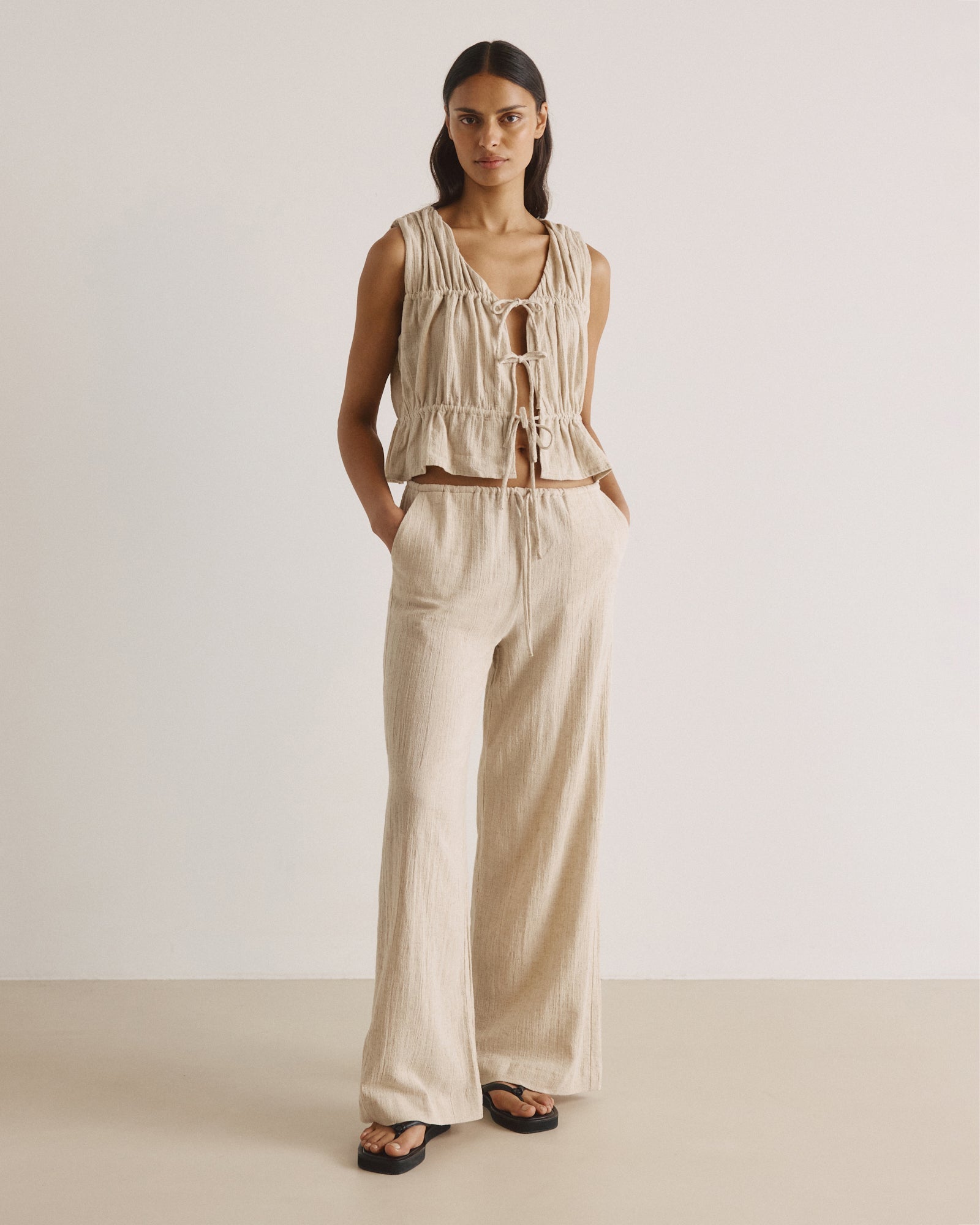 Hose EMMI - by Aylin Koenig