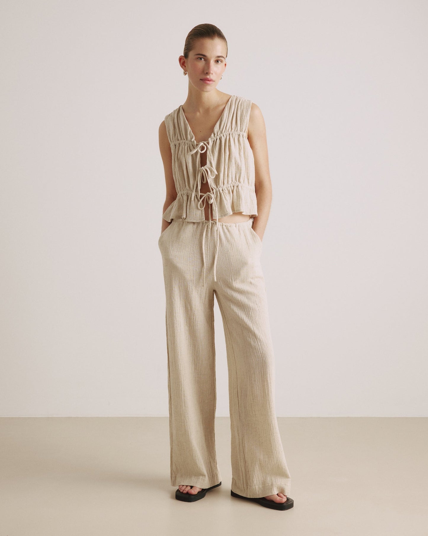 Hose EMMI - by Aylin Koenig