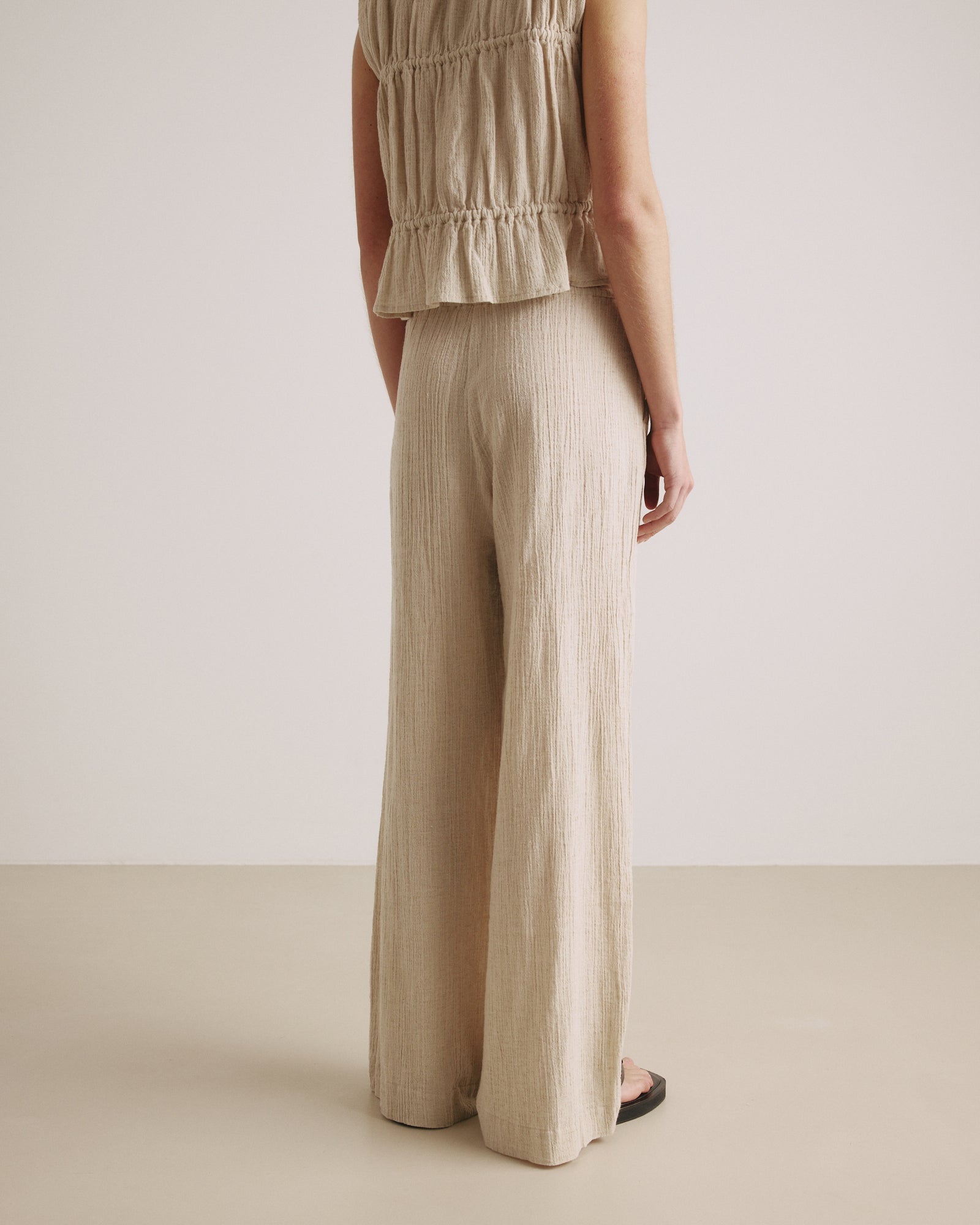 Hose EMMI - by Aylin Koenig