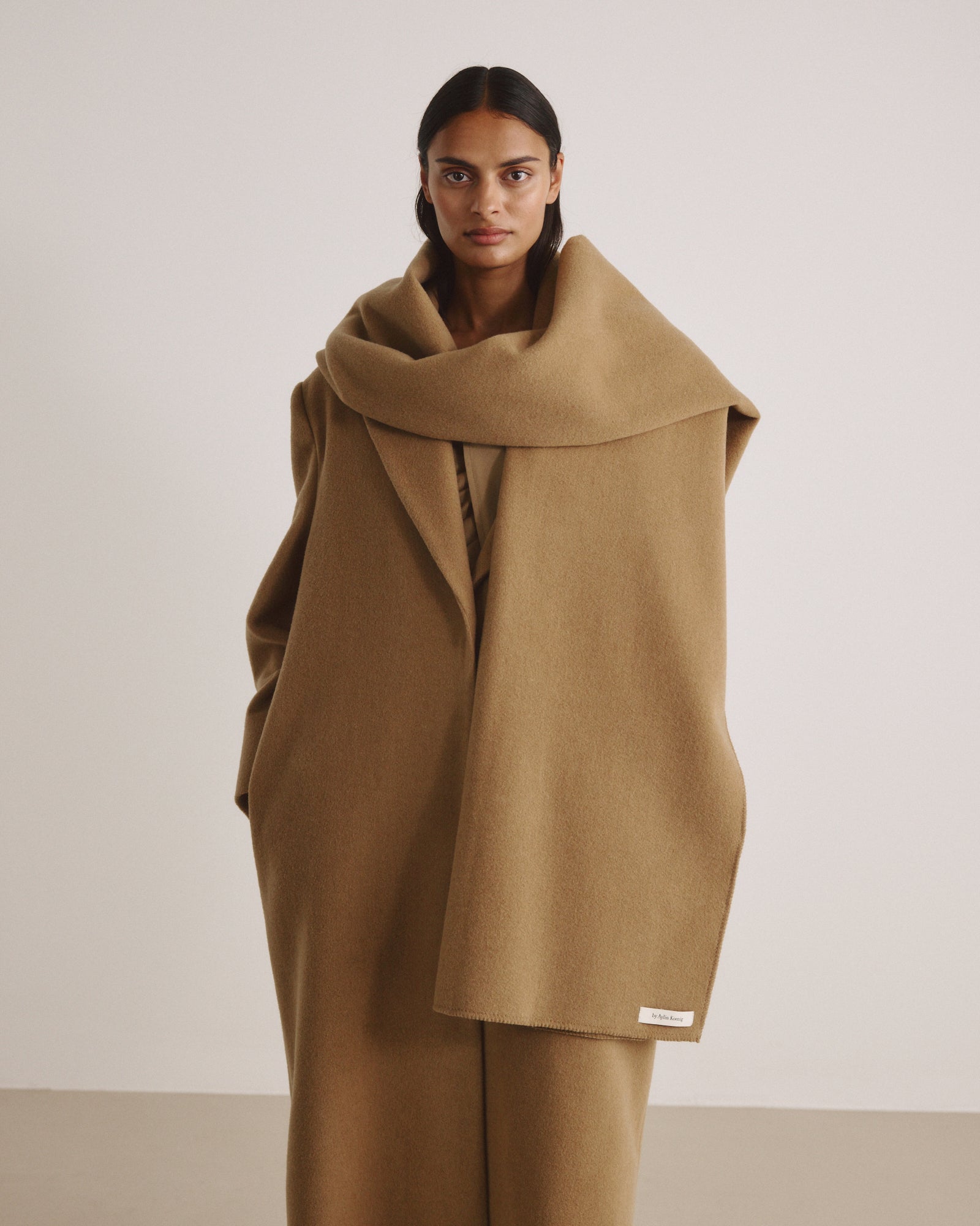hyeon ヘヨン　ted stole / camel Scarf SNUGGLE - by Aylin Koenig