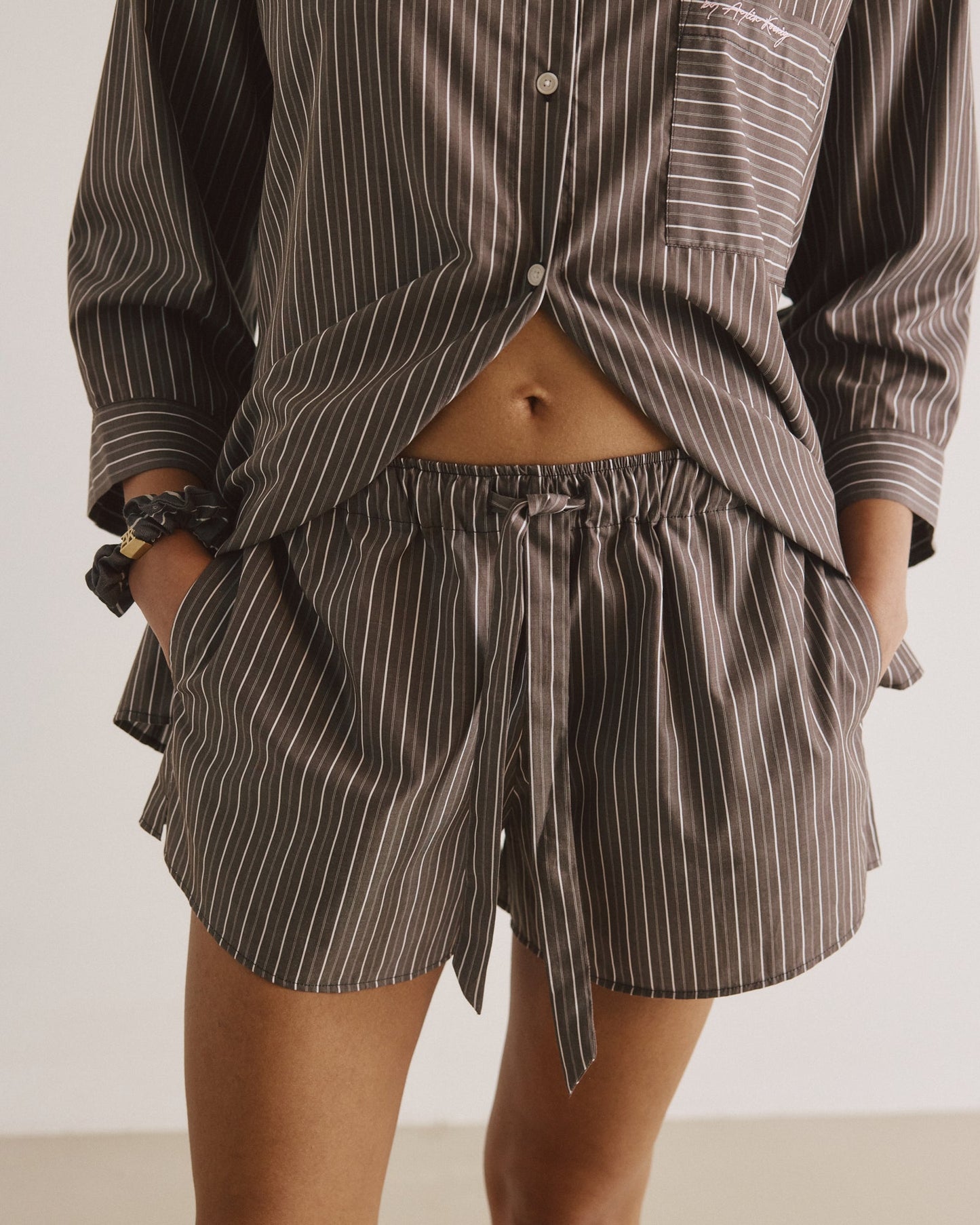 Shorts AVI - by Aylin Koenig